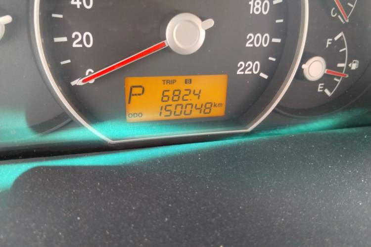 Used Kia Carens 2011 2.0L 7-Seater Automatic Standard Edition Odometer Close Up