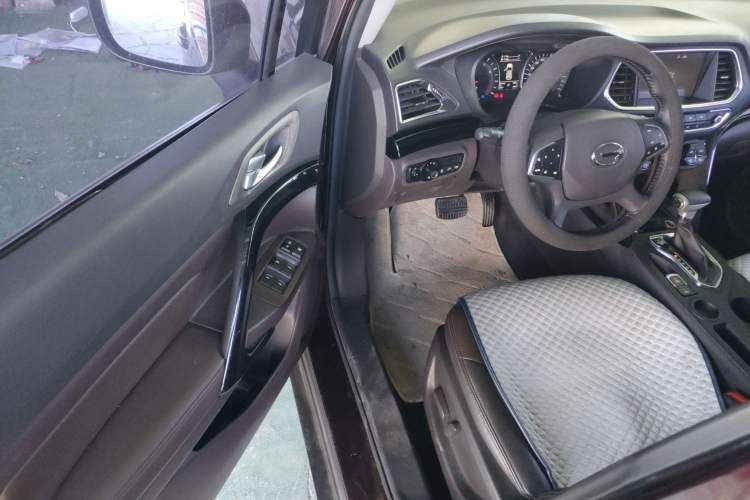 Used GAC Trumpchi GS4 2017 235T Automatic Two-Wheel Drive Luxury Smart Connectivity Version Interior 3