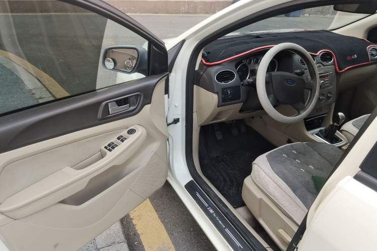 Used Ford Focus 2013 Sedan Classic 1.8L Manual Base Model