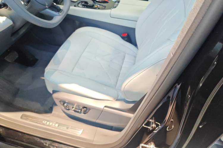 Used Zeekr 009 2024 Six-Seat Executive Version 4WD 108 kWh Left Front Seat