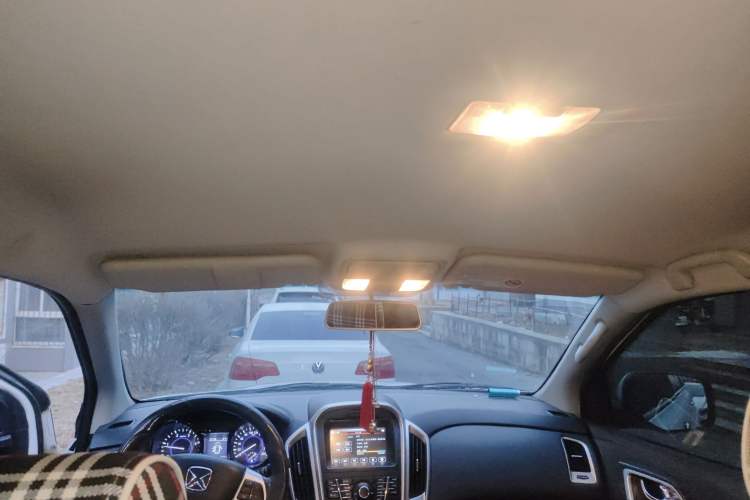 Used JMC Yusheng S350 2013 2.4T Automatic 2WD Diesel Luxury Edition 5 Seats Headliner