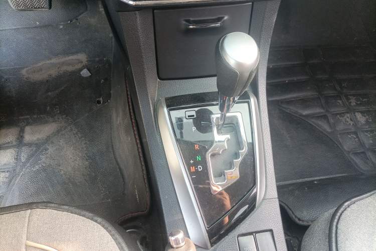 Used Toyota Corolla 2014 1.6L CVT GL-i Gear Lever