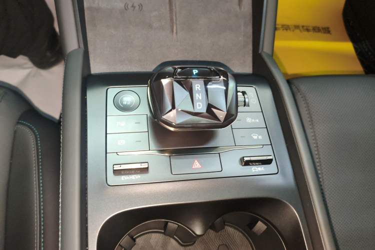 Used BYD Qin L 2025 DM-i Smart Drive 120KM Superior Model
