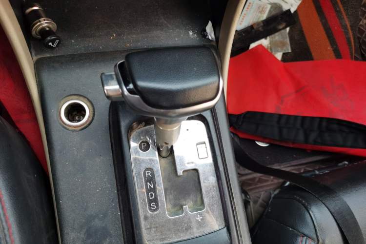 Used Bestune B50 2013 1.6L automatic luxury version Gear Lever