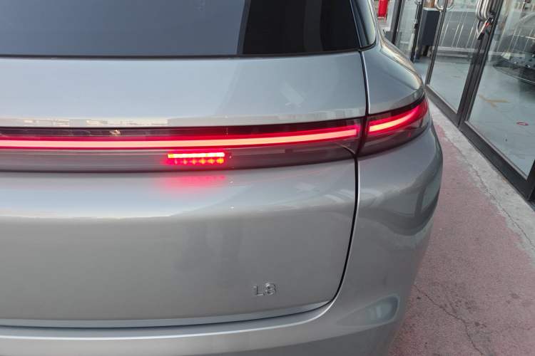 Used Li Auto L8 2023 Pro Model
