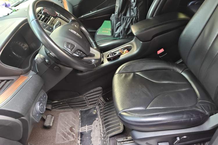 Used Lincoln MKC 2018 2.0T Two-Wheel Drive Luxury Edition Left Front Seat