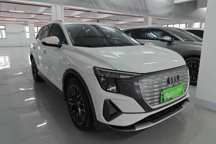 Used Audi Q5 e-tron 2023 40 e-tron Starry Edition Mecha Kit
