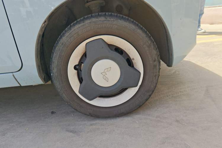 Used Wuling Hongguang MINIEV 2022 Zizai Version Lithium-NMC Right Front Wheel Hub