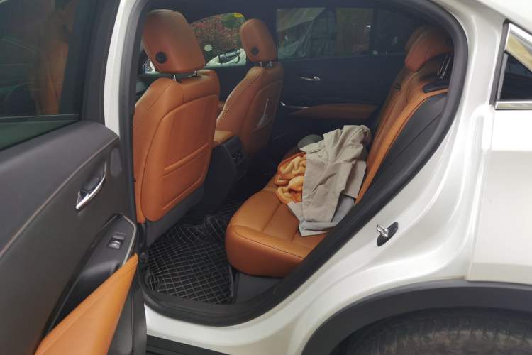 Used Cadillac XT4 2018 28T 4x4 Platinum Edition
