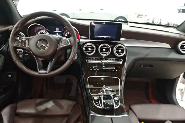 Used Mercedes-Benz GLC 2017 GLC 260 4MATIC Luxury Model