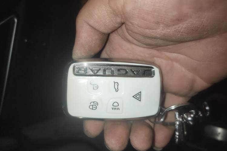 Used Jaguar F-PACE 2018 2.0T Two-Wheel Drive Urban Deluxe Edition