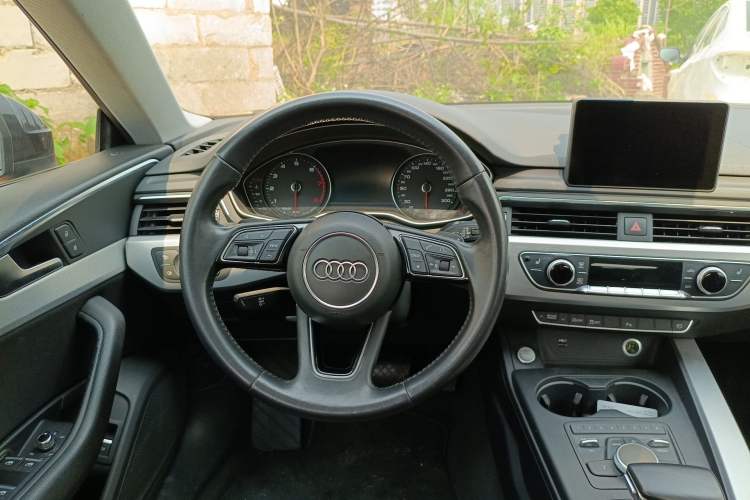 Used Audi A5 2017 Sportback 40 TFSI Fashion Model Steering Wheel