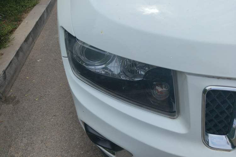 Used Jeep Compass 2014 2.4L four-wheel drive sport version Right Front Headlight