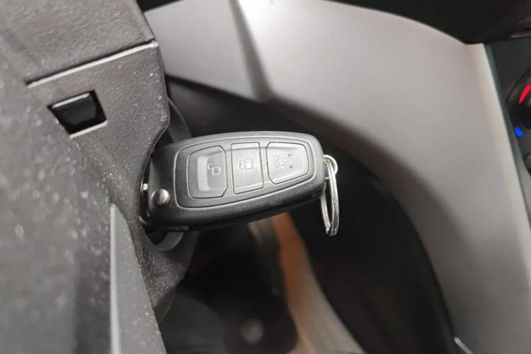 Used Ford Kuga 2013 1.6L GTDi Two-Wheel-Drive Trend Model