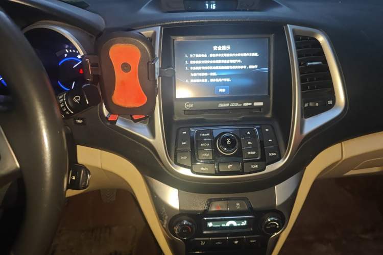 Used CHANGAN Eado 2015 1.6L Manual Luxury Model China IV Standard Audio And AC Panel