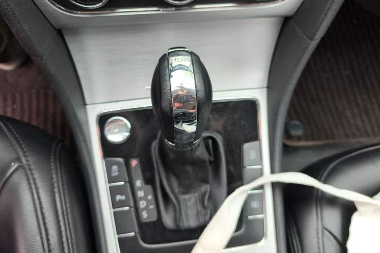 Used Volkswagen Passat 2014 1.8TSI DSG Prestige Navigation Edition Gear Lever