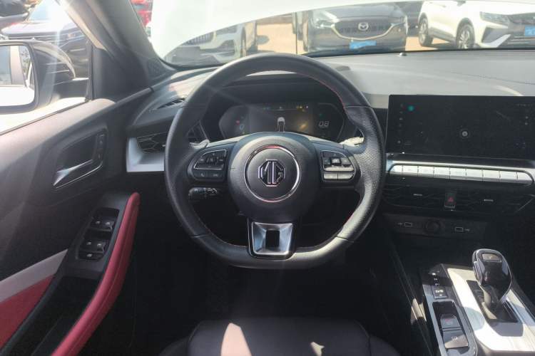 Used MG 5 2022 300TGI DCT Chao Yue Luxury Edition