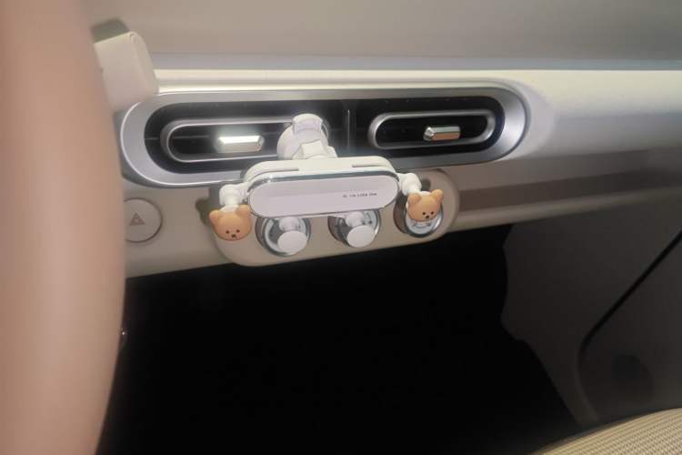 Used Wuling Hongguang MINIEV 2024 3rd Generation 215km Youth Edition Audio And AC Panel