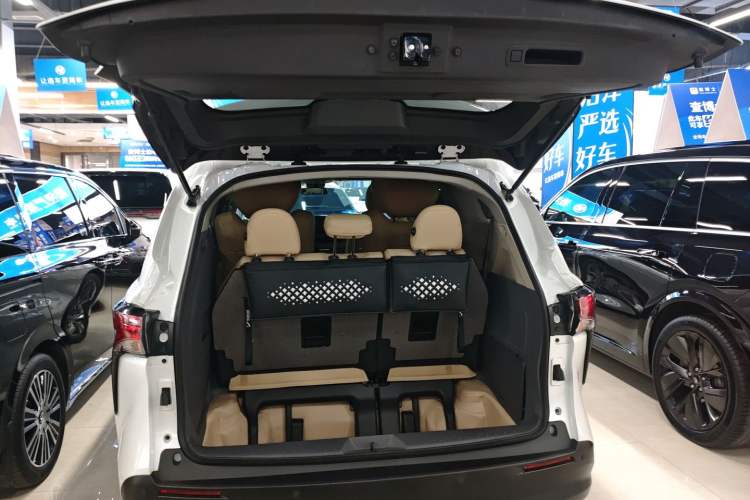 Used Toyota SIENNA 2024 2.5L Hybrid Comfort Edition Trunk