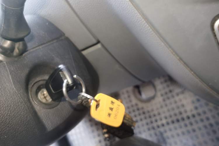 Used SAIC MAXUS Xintu V80 2019 2.5T Classic AMT Aoyuntong Facelifted Short-Wheelbase Mid-Roof 5/6-Seater Vehicle Key