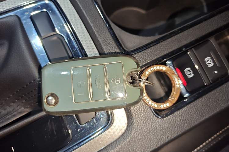 Used Roewe i6 2020 PLUS 1.6L CVT 4G Connected Glory Flagship Edition
