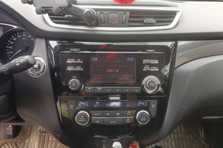 Used Nissan X-Trail 2014 2.5L CVT Luxury Edition 4WD Audio And AC Panel