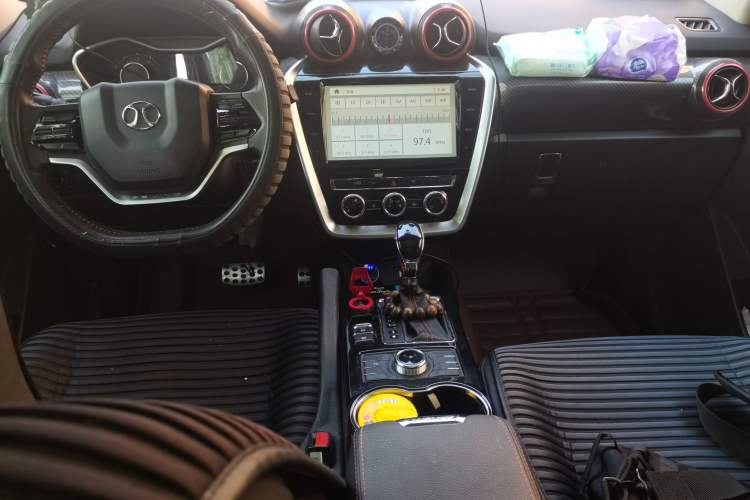 Used BAIC Off-Road BJ20 2016 1.5T CVT Luxury Model Center Console