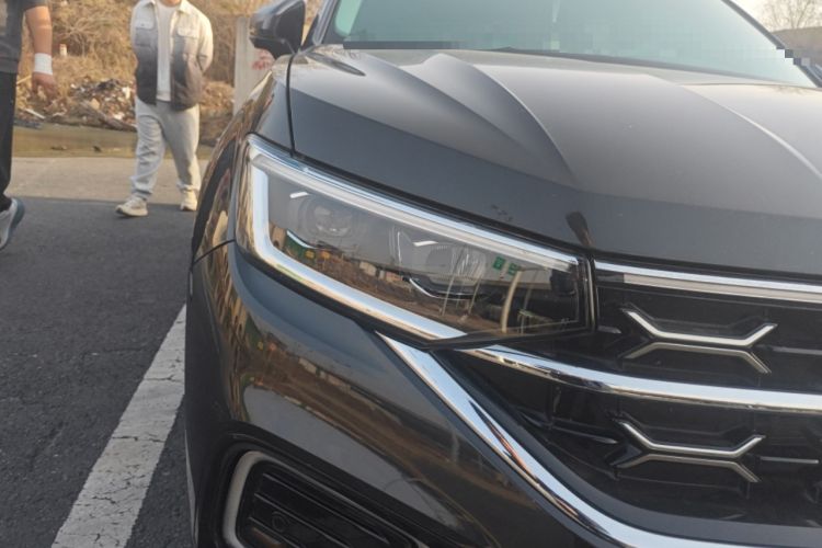 Used Volkswagen Tayron 2024 330TSI Two-Wheel Drive Luxury Plus Advanced Version Right Front Headlight