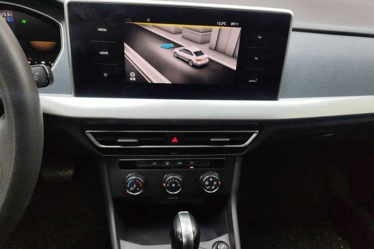 Used Volkswagen Lavida 2024 1.5L Automatic DeYi Edition Audio And AC Panel