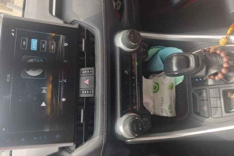 Used Toyota Wildlander 2020 2.0L CVT Two-Wheel Drive Luxury Edition Audio And AC Panel