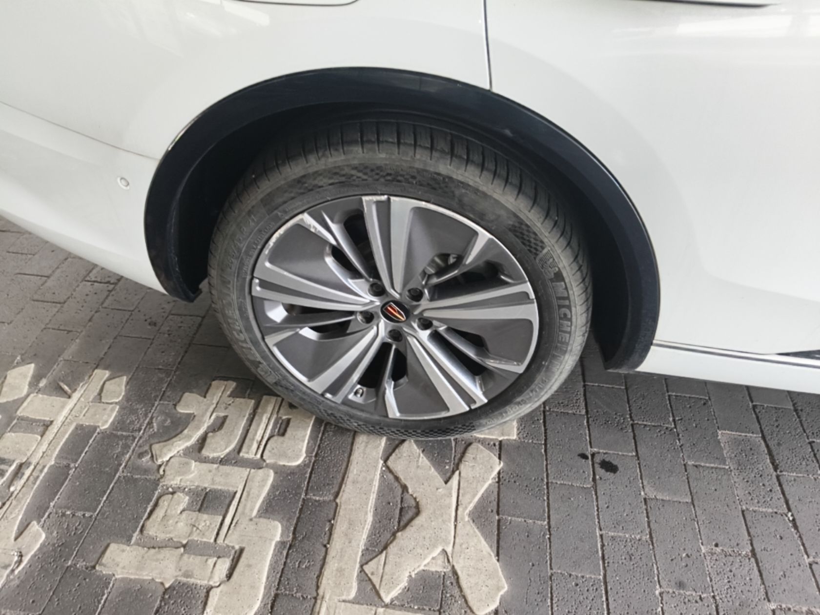 Hongqi E-HS9 2022 660 km Range Flagway Edition Six Seats — снимка 11