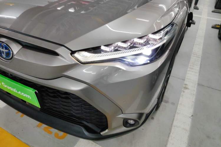 Used Toyota FRONTLANDER 2023 2.0L Smart Electric Hybrid Dual-Engine Deluxe Version
