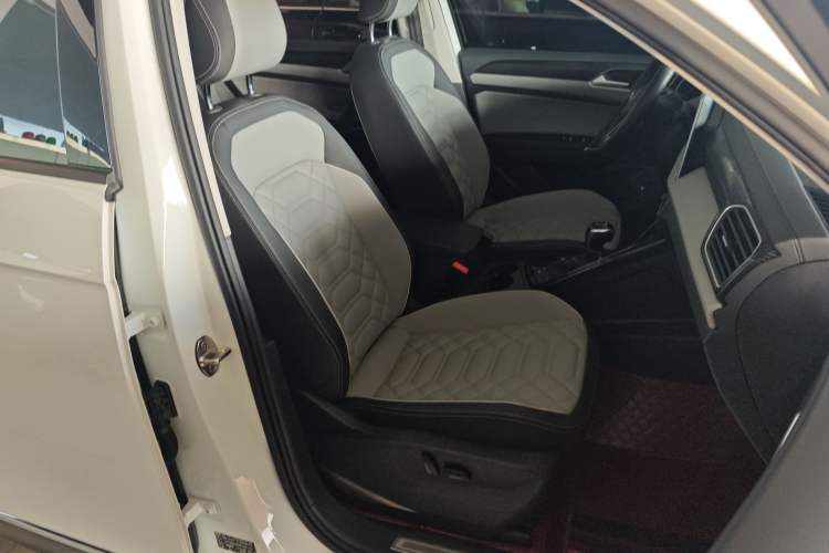 Used Volkswagen Tayron 2023 300TSI Two-Wheel-Drive Luxury Plus Advanced Edition
