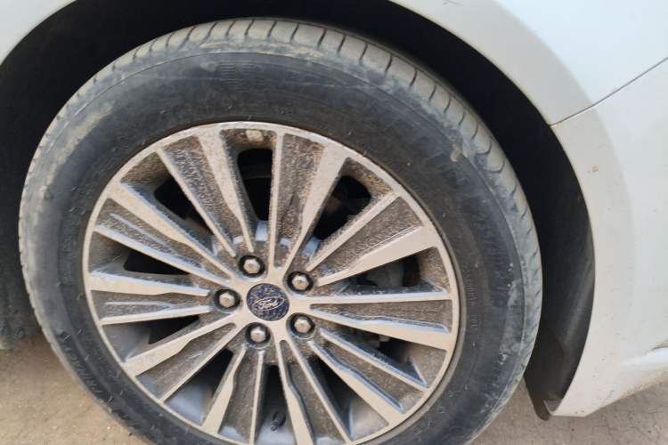 Used Ford Mondeo 2017 EcoBoost 180 Luxury Model Right Front Wheel Hub