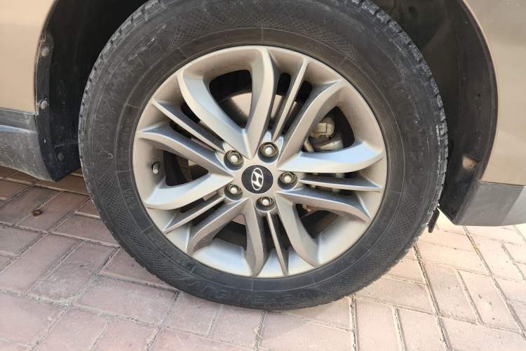 Used Hyundai ix35 2013 2.0L Automatic Two-Wheel Drive Smart GLS China IV Standard Right Front Wheel Hub