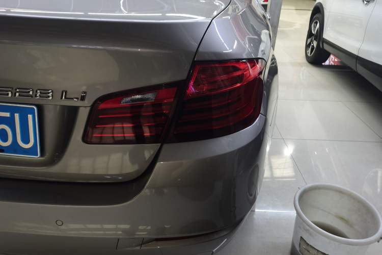 Used BMW 5 Series 2017 528Li Leading Model
