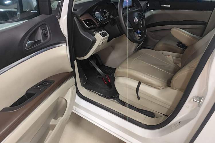 Used Buick GL8 2022 Land Cruiser Executive Class 652T Comfort Model Driver Seat