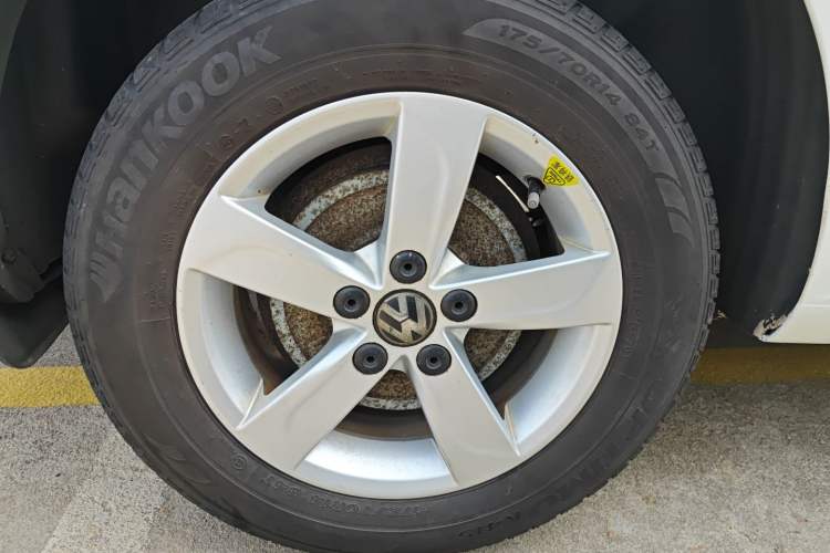 Used Volkswagen Santana 2015 1.6L Manual Fashion Edition Right Rear Wheel Hub