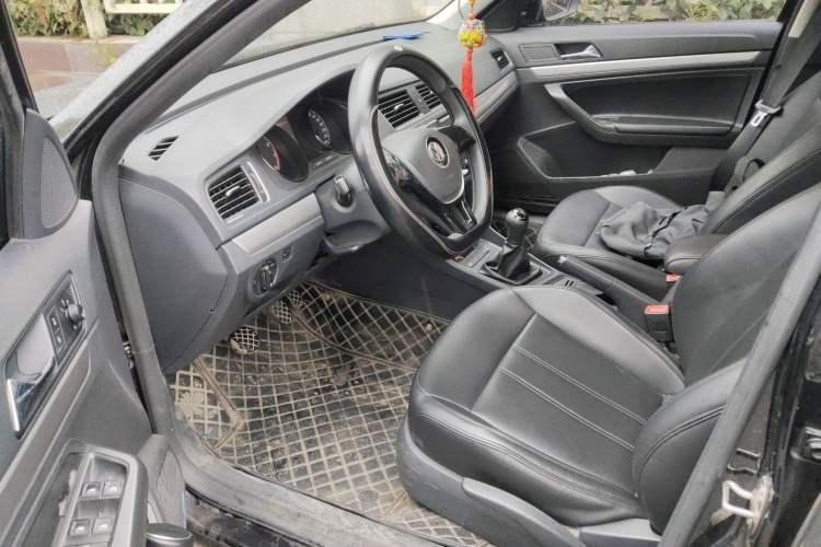 Used Volkswagen Lavida 2015 1.6L Manual Fashion Edition
