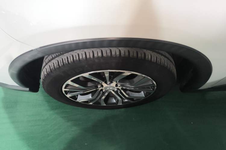 Used Mitsubishi Outlander 2016 2.4L 4x4 Elite Edition 5 Seats Left Front Wheel Hub