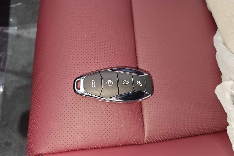 Used Hongqi HS7 PHEV 2025 Model 2.0T PHEV Four-Wheel Drive 2 Million Units Commemorative Edition 6-Seater