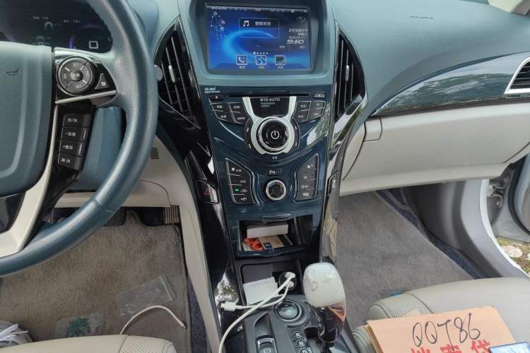 Used BYD Qin New Energy 2014 1.5T Flagship Model Audio And AC Panel