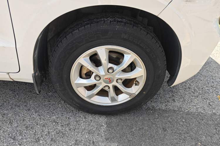 Used Wuling Hongguang V 2019 1.5L Enjoyment Version China VI LAR Right Front Wheel Hub