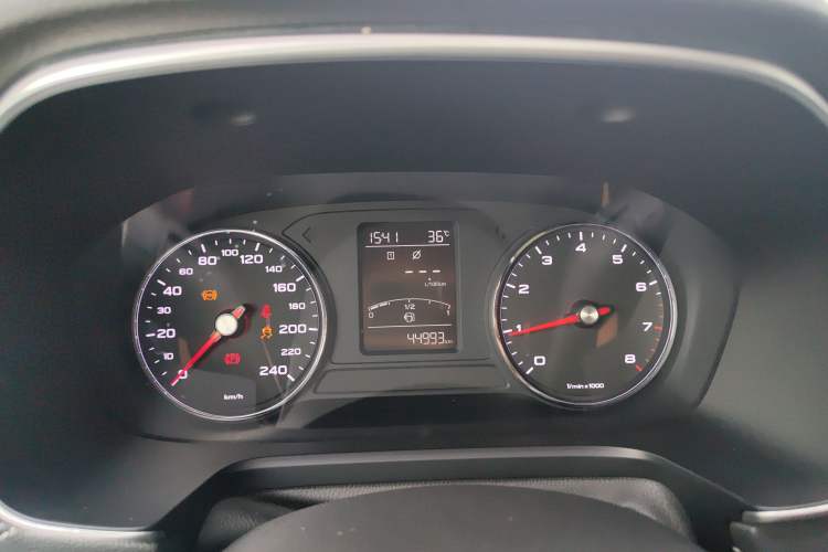 Used Roewe RX5 2018 20T Two-Wheel Drive Manual Internet Smart Edition
