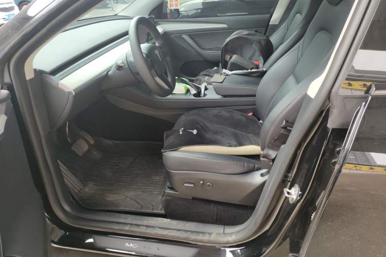 Used Tesla Model Y 2023 Rear-Wheel-Drive Version
