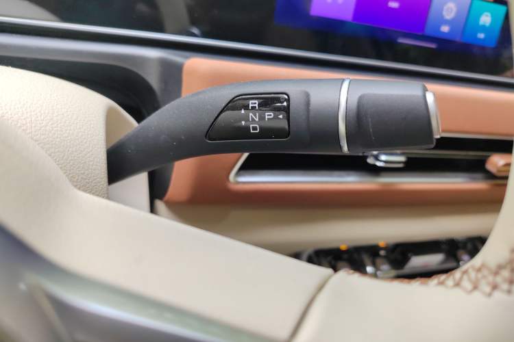 Used ORA Good Cat 2023 401 km Standard Range Prestige Version Lithium Iron Phosphate Gear Lever