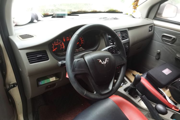 Used Wuling Rongguang V 2016 1.2L Practical Version Center Console