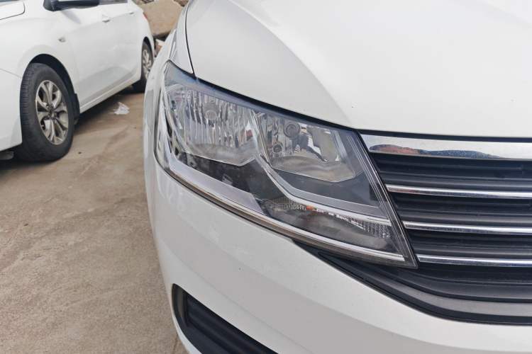 Used Volkswagen Lavida 2019 Lavida Start 1.5L Manual Fashion Edition China VI Standard Right Front Headlight