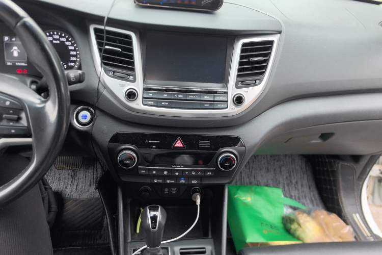 Used Hyundai Tucson 2015 1.6T Dual-Clutch Two-Wheel-Drive Smart Model
