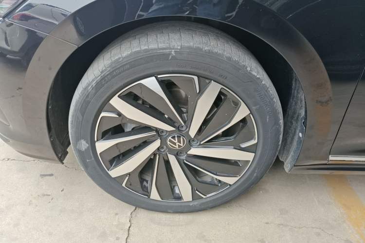 Used Volkswagen Passat 2023 Revised 330TSI Elite Edition Left Front Wheel Hub